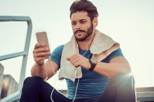 5 Reasons to Work Out Before Checking Your Emails and Social Media